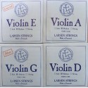 Larsen Violino set  SYNTHETIC/ FIBRE CORE